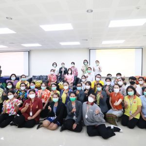 จดหมายข่าว รพ.มทส. : จัดกิจกรรม ร่วมสืบสานประเพณี ขอพรปีใหม่ไทย รดน้ำขอพร เนื่องในวันสงกรานต์ 2565