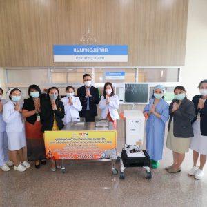 จดหมายข่าว รพ.มทส. : มูลนิธิทุนท่านท้าวมหาพรหมโรงแรมเอราวัณ บริจาคเครื่องวัดอัตราการไหล และความเร็วของเลือดในเส้นเลือดขณะทำ CABG