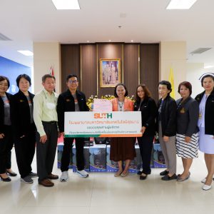 จดหมายข่าว รพ.มทส. : สหกรณ์ออมทรัพย์มหาวิทยาลัยเทคโนโลยีสุรนารี จำกัด ได้มอบ ตู้ลำโพงเคลื่อนที่ จำนวน 17 เครื่อง ให้กับโรงพยาบาลมหาวิทยาลัยเทคโนโลยีสุรนารี