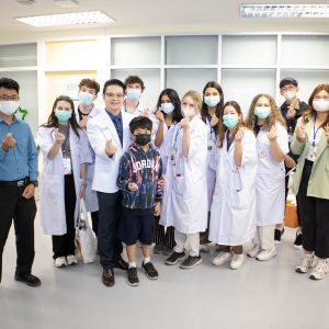 ภาพกิจกรรม : ยินดีต้อนรับนักศึกษา เตรียมแพทย์จากสหรัฐอเมริกา เข้าศึกษาดูงาน รพ.มทส.