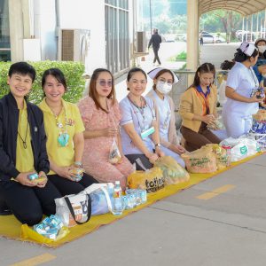 📸 ภาพกิจกรรม : พิธีตักบาตรข้าวสารอาหารแห้ง กับ พระภิกษุและสามเณร 18 รูป